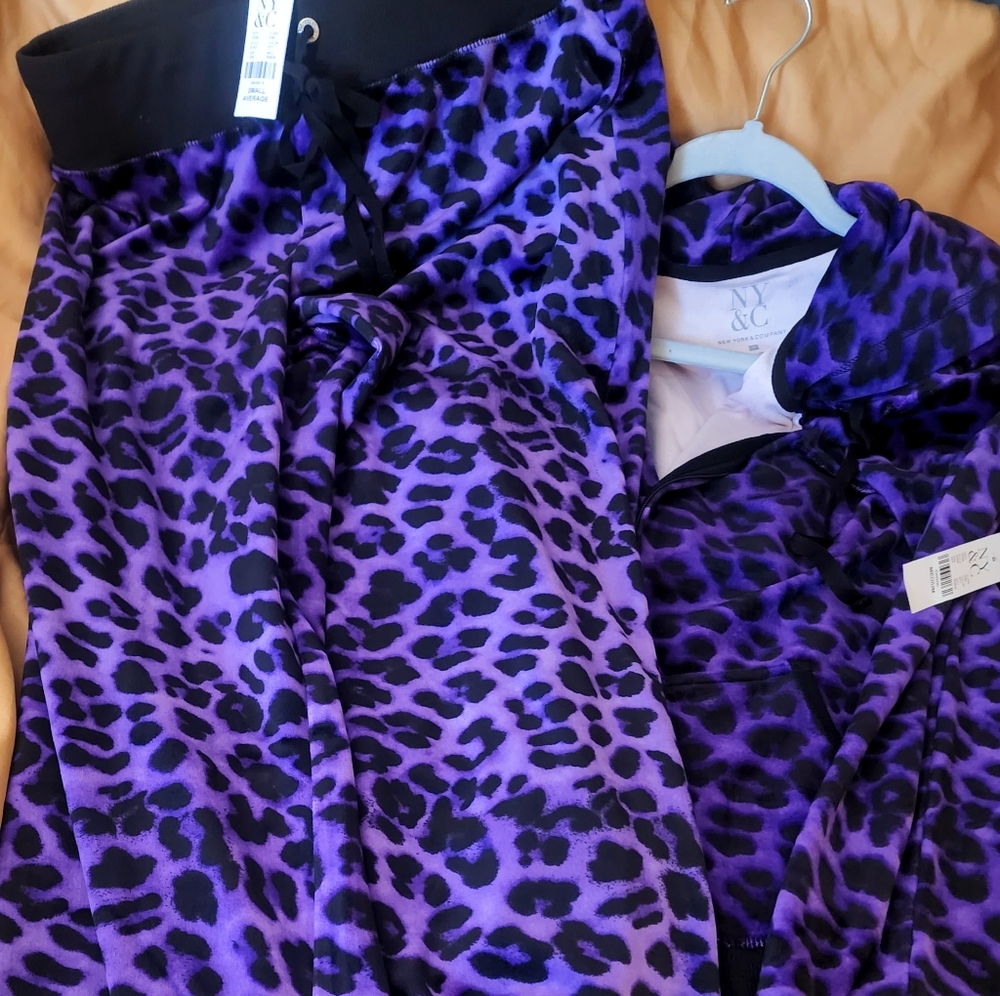 NY&C VELOUR 2 PIECE PURPLE ANIMAL PRINT LOUNGE SUIT